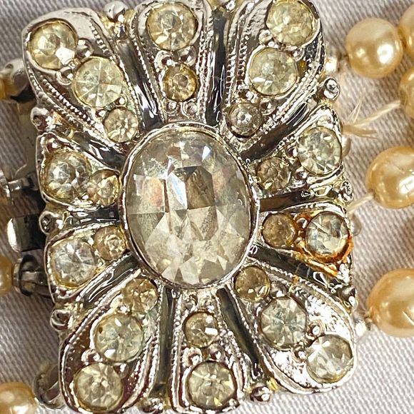 Layered Graduated Necklace Pearlesque Beads With Clear Rhinestones Clasp - Picture 10 of 13